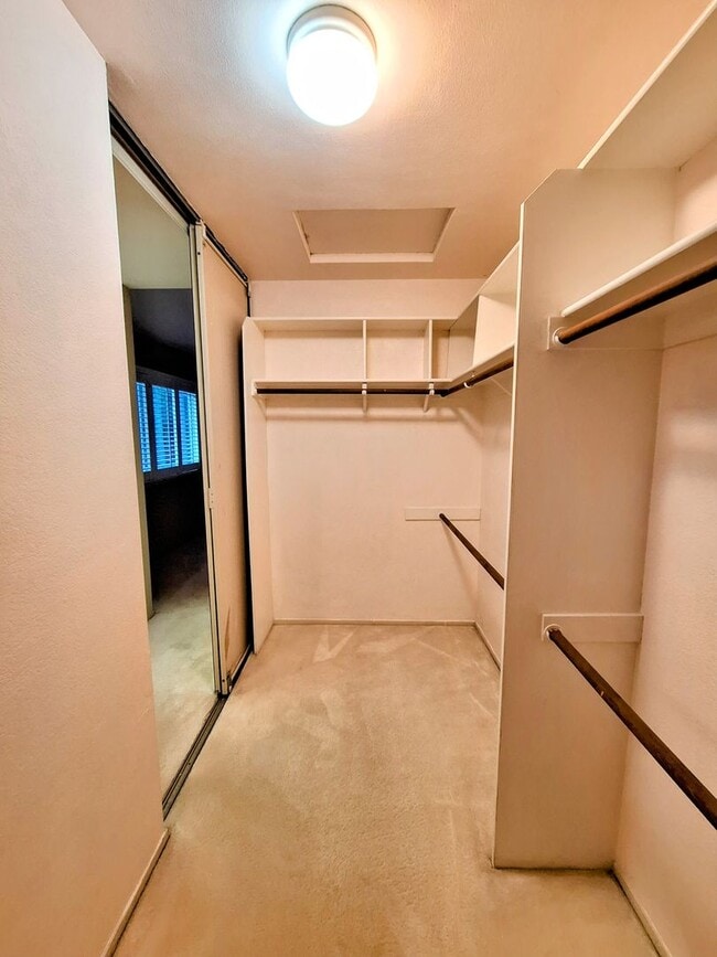 Building Photo - Large 2-story 2 Bedroom Townhouse w/Garage...