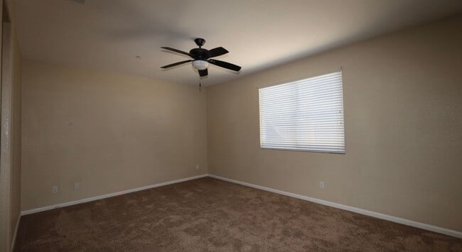 Building Photo - Beautiful 3 bed 2 bath located in Elk Grove!