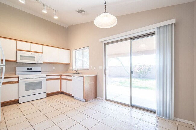 Building Photo - 14028 N 150th Ln