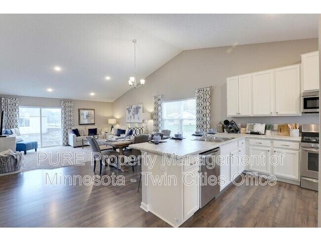 Building Photo - 6613 Jasmine Ave S