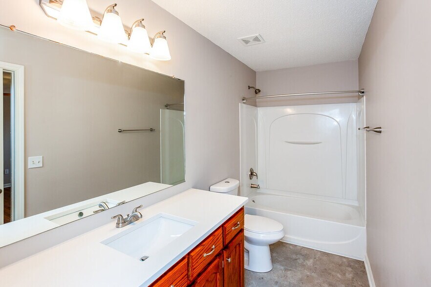 Building Photo - 1720 Cherry Creek Dr