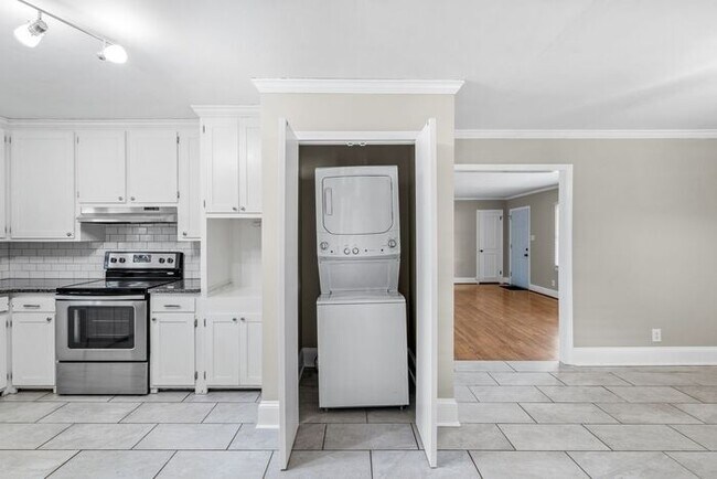 Building Photo - Elon - Large Brick Home, Hardwoods, Granite Counter-Tops, SS Appliances, Fire Place, Carport - Mu...