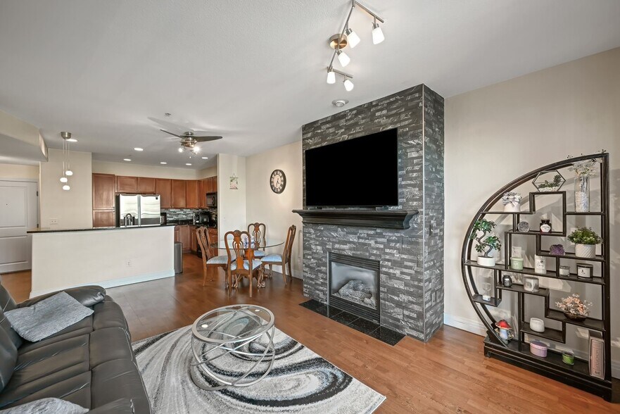 Building Photo - 9059 E Panorama Cir