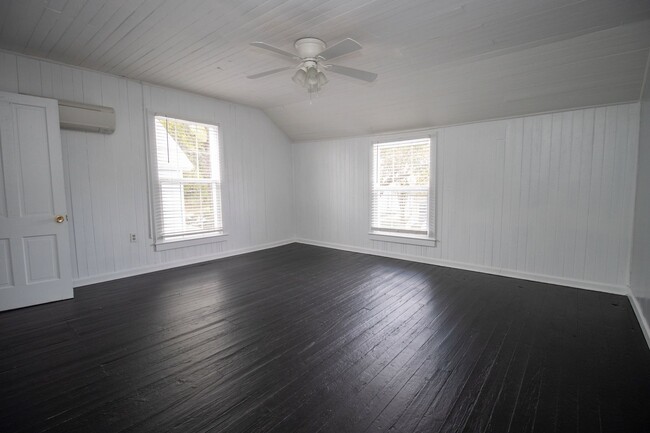 Building Photo - 2 Bedroom, 1.5 Bath in West Columbia, Step...