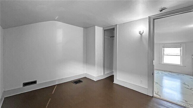 Building Photo - 809 Hamilton St