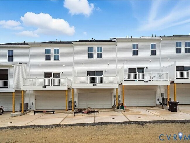 Building Photo - 15315 Sunray Aly