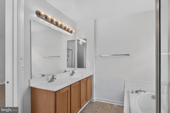 Building Photo - 15044 Gaffney Cir