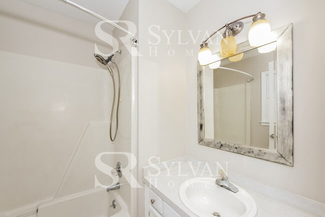 Building Photo - 10 Windmill Cir