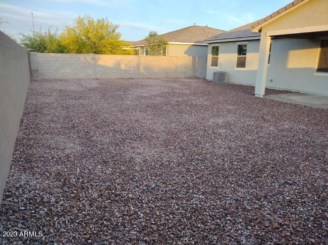 Building Photo - 11442 W La Reata Ave