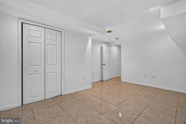 Building Photo - 1719 Ruxton Ave