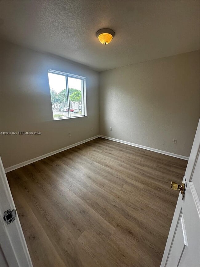 Building Photo - 2812 SE 16th Ave