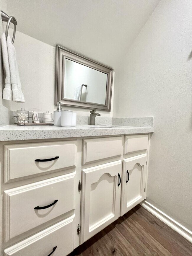 Building Photo - 4601 S 24th St