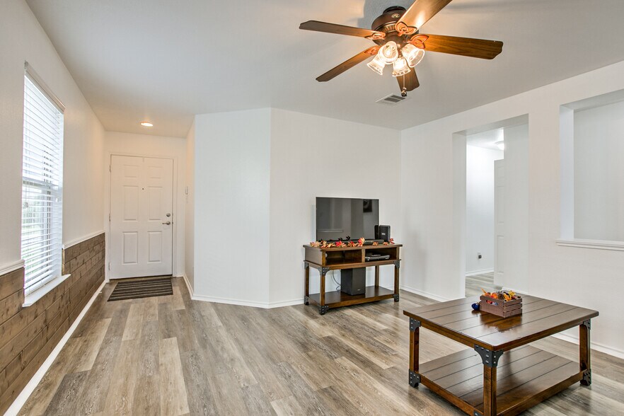 Building Photo - 2322 Kuykendall Dr