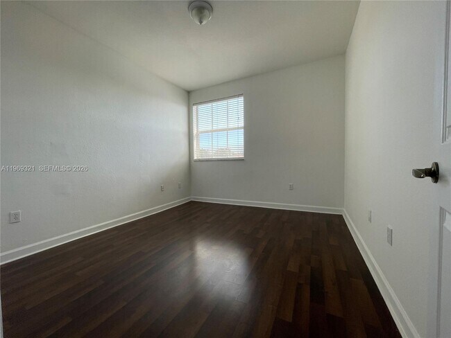 Building Photo - 10844 NW 84th St