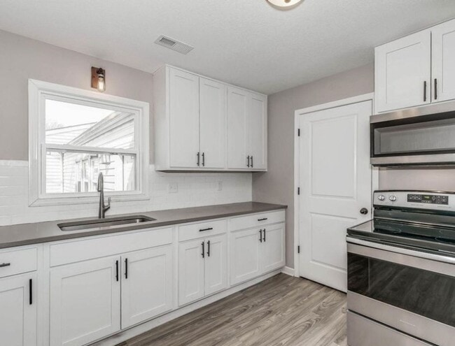 Building Photo - Adorable 3 bed, 1 bath!