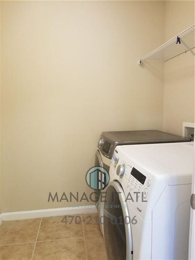 Building Photo - Beautiful 5BR/4BA Home in Just 5 Min from MALL OF GA