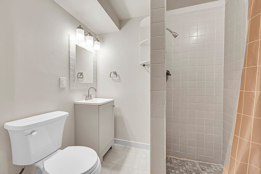 Building Photo - 2742 W 22nd Street Dr