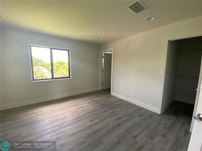 Building Photo - 5613-5615 Polk St