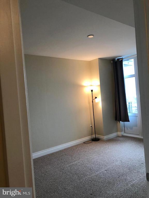 Building Photo - 8220 Crestwood Heights Dr