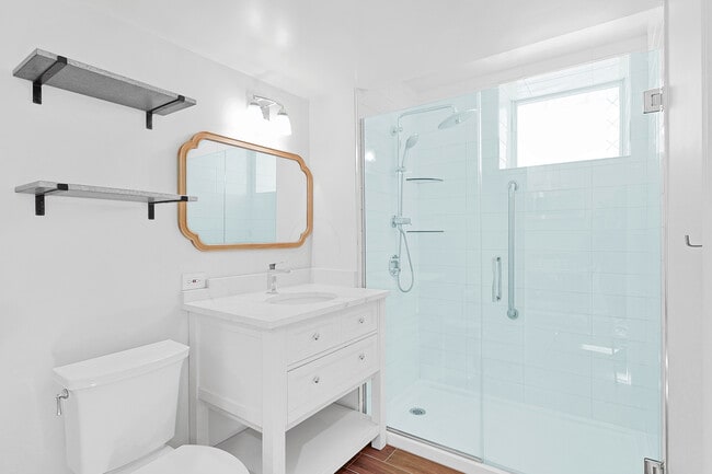 Building Photo - 3033 W Diversey Ave