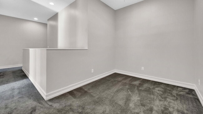 Building Photo - 94 Palm Ln