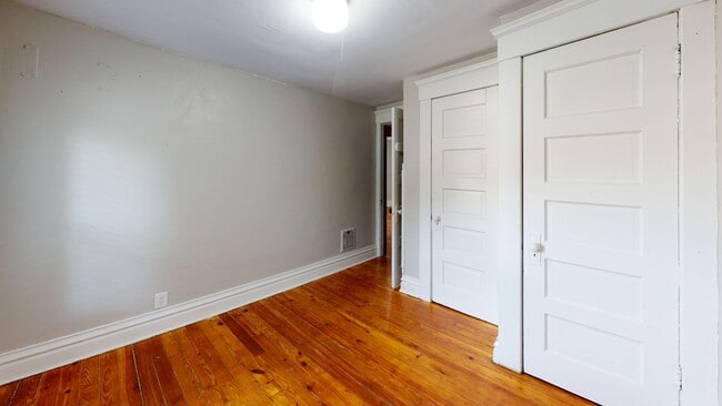 Building Photo - 127 Shepard St