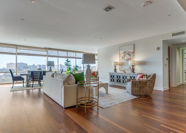 Building Photo - 200 Patterson-812,2