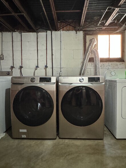 Building Photo - 420 S Hanley Rd