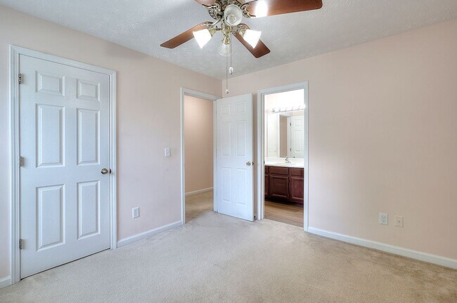Building Photo - 665 Walnut Creek Dr NW