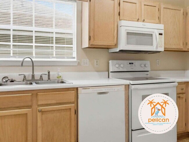 Building Photo - "Charming 3-Bed, 3-Bath Gem on Sweetbriar Street - Spacious 1320 Sq Ft in Cantonment, FL!"