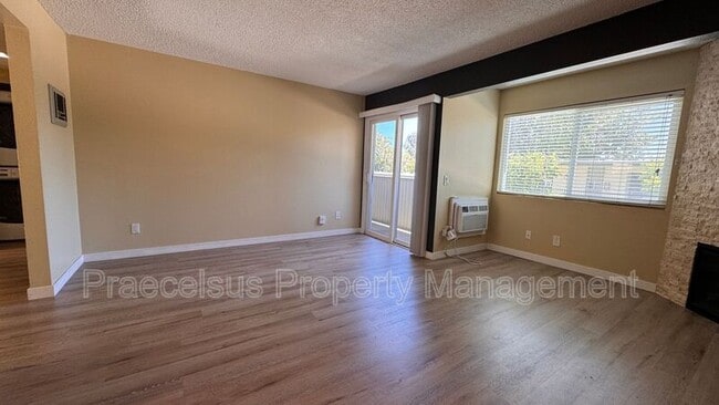 Building Photo - 202 S Pierce St