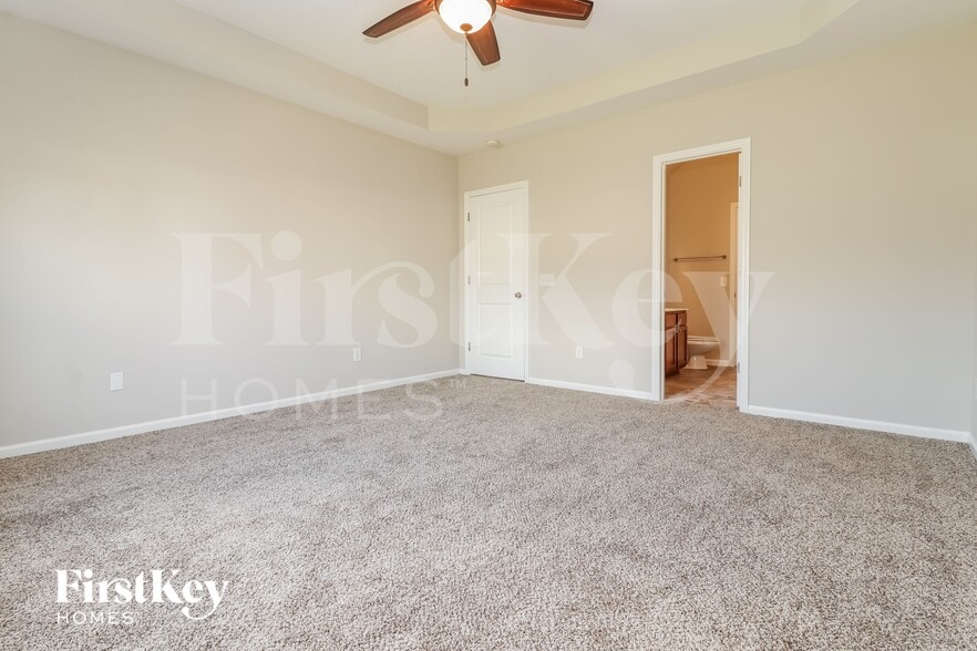 Building Photo - 223 Silk Oak Dr