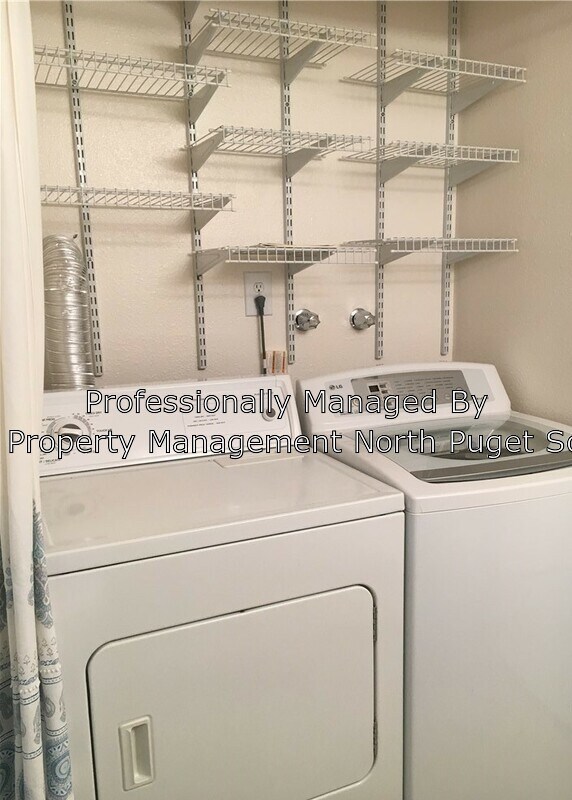 Building Photo - 4717 W Lake Sammamish Pkwy SE