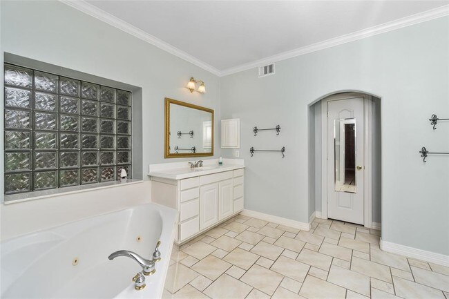 Building Photo - 905 Carriage Hills Blvd