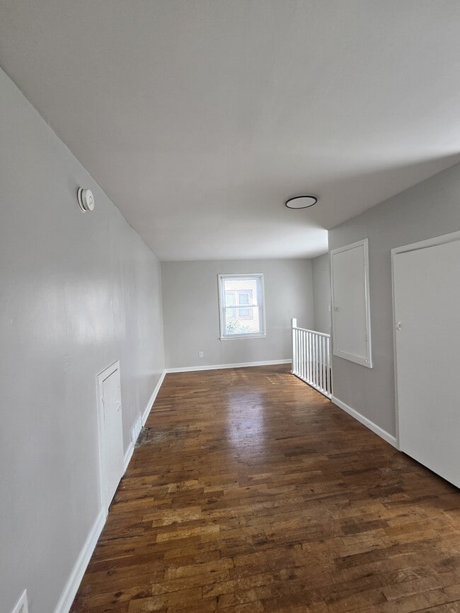 Building Photo - 526 N Martinson Ave