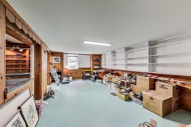 Building Photo - Spacious 3BR/2BA Rambler with Heated Sun-room and Slate Patio!