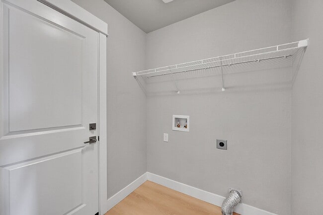 Building Photo - $2,650.00, 5-bed, 3-bed ranch-style home located in Colorado Springs with a large back yard.