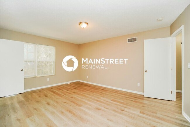 Building Photo - 3 Bedroom Pet-Friendly Home in COLUMBUS, OH with Main Street Renewal