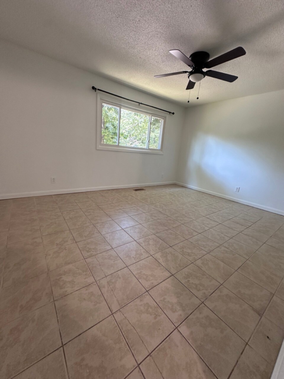 Room One - 3480 Ridgeway Ct NW