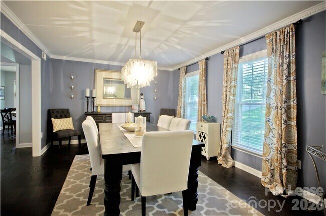 Building Photo - 3806 Bridgewood Ln