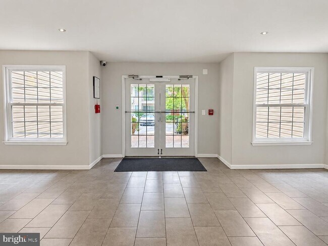 Building Photo - 3315 Wyndham Cir