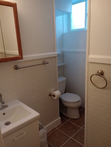 Bathroom toilet and fixtures - 5655 W Ellsworth Ave