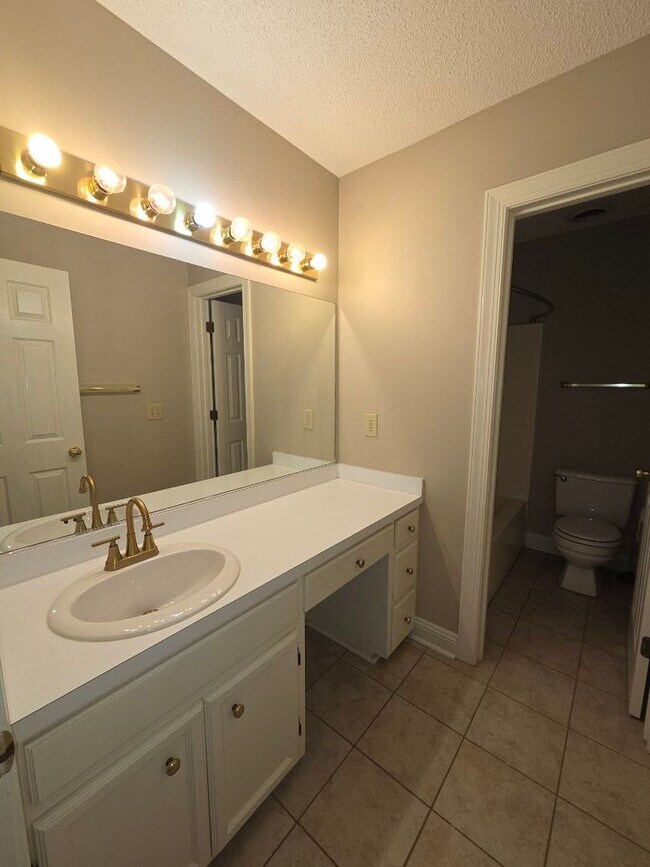 Building Photo - 234 N Marion Dr