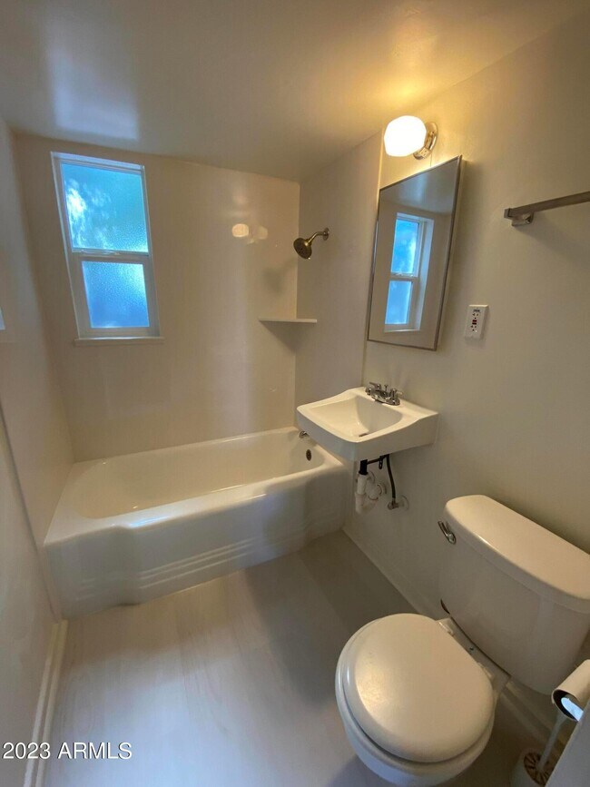 Building Photo - 1530 W Mulberry Dr