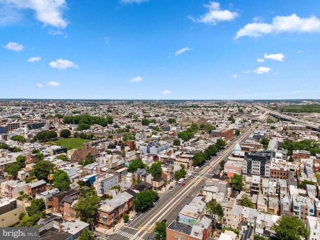 Building Photo - 309 E Girard Ave