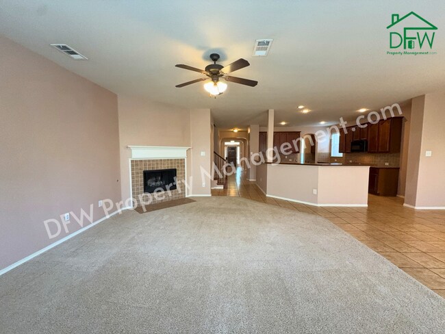 Building Photo - Elegant and Spacious 5-Bedroom Home for Lease in Fort Worth