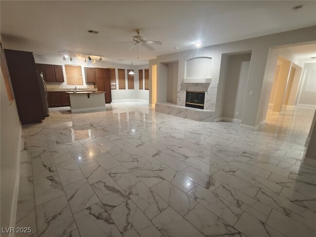 Building Photo - 492 Grassrange Ln