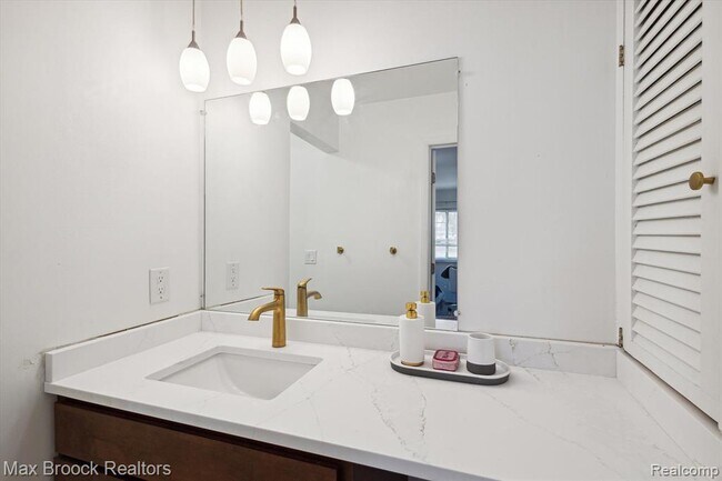 Building Photo - 1131 Indianwood Trail