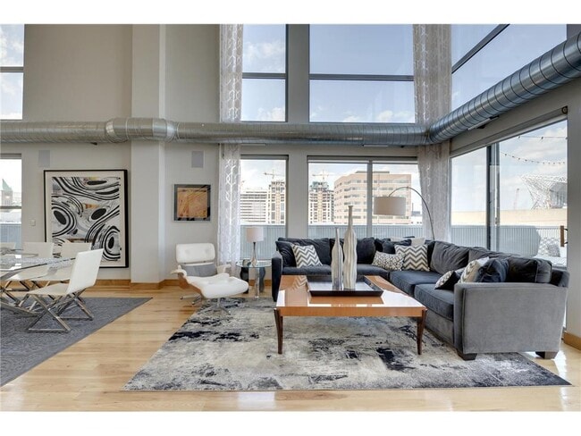 Building Photo - 521 S 7th St