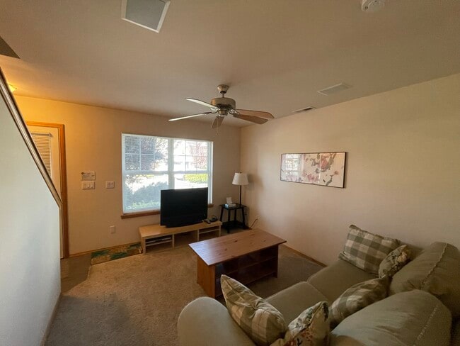 Building Photo - 221 Parkway Dr